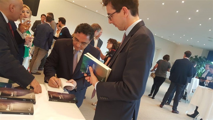 حفل توقيع لـ«كتب» عبدالرحيم علي بالبرلمان الأوروبي