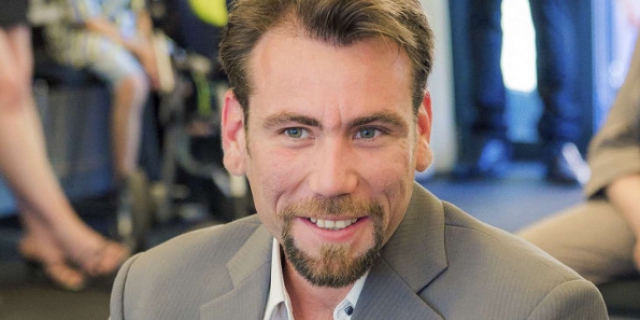 والدة إرهابي تستنجد بـ«ماكرون» في «بريجانسون»