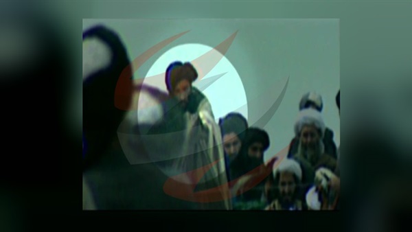 الملا عمر وسط رفاقه