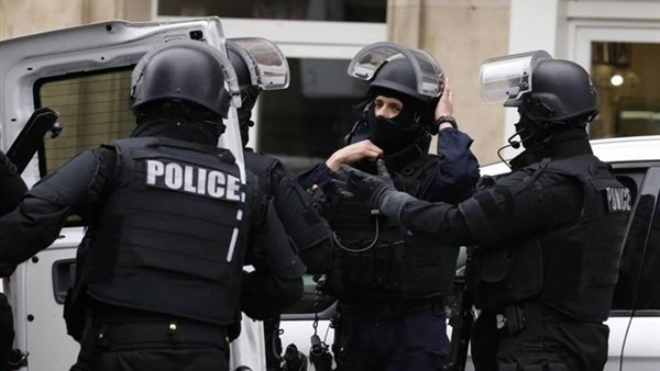 السلطات الفرنسية