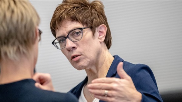 وزيرة الدفاع الألمانية