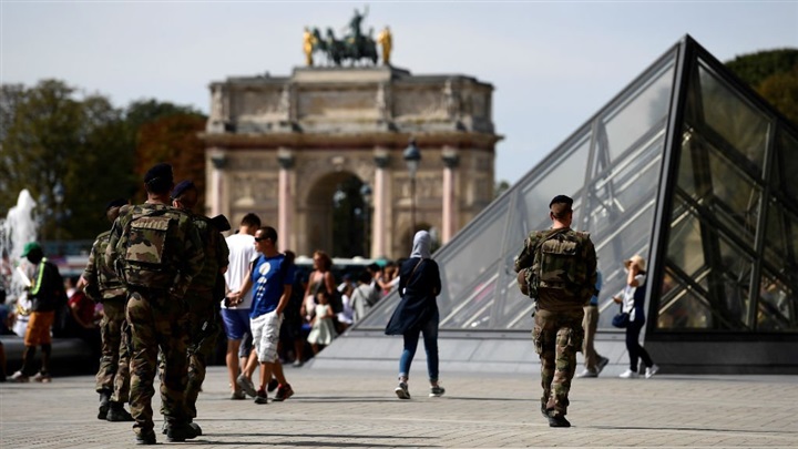 «الذئاب المنفردة»..