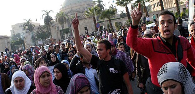 طلاب الكليات العلمية..