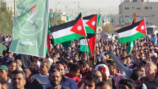 «الخروج من عباءة