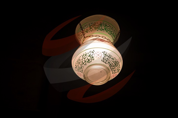 أحد المصابيح في مسجد