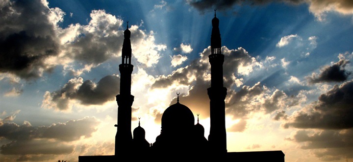 المتطرفون في ميزان