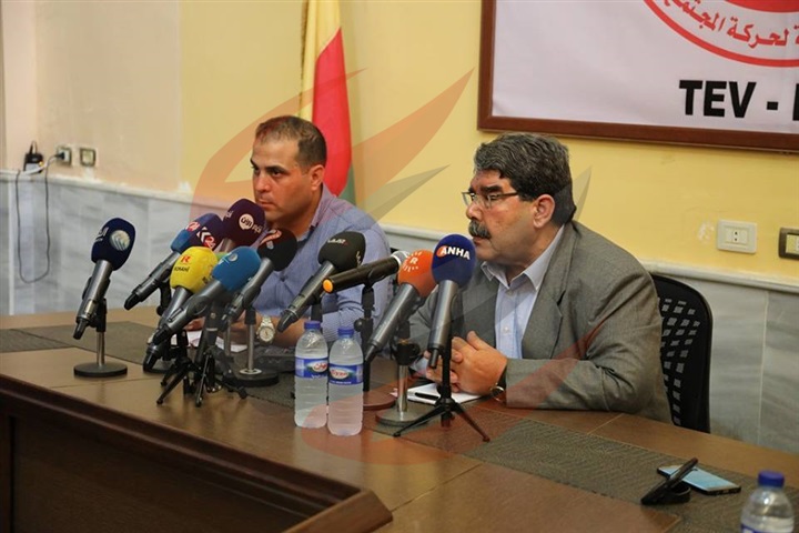 صالح مسلم خلال مؤتمر