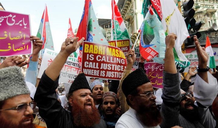 مظاهرات قديمة شارك