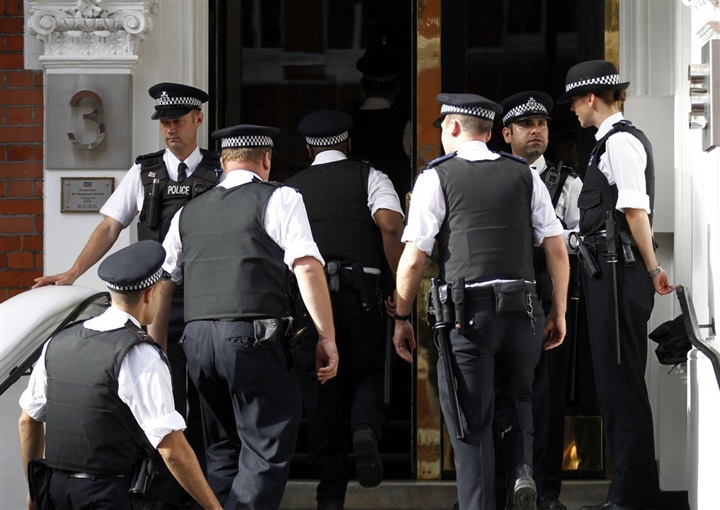 خوفًا من غضب «ترامب»..