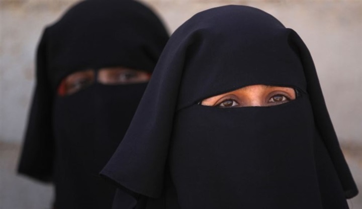 80 أرملة يتأهبن للعودة..