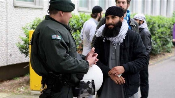 «لست كالبغدادي»..