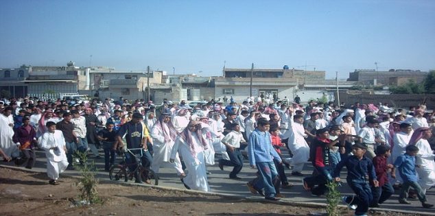 «الملالي» عاريًا..