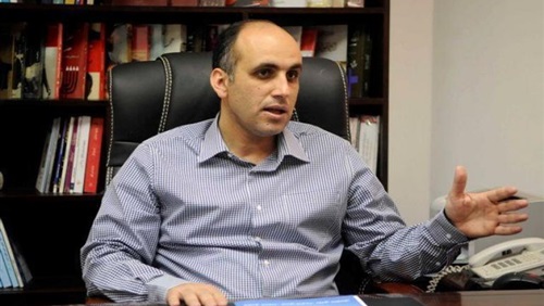   أحمد بان، الباحث