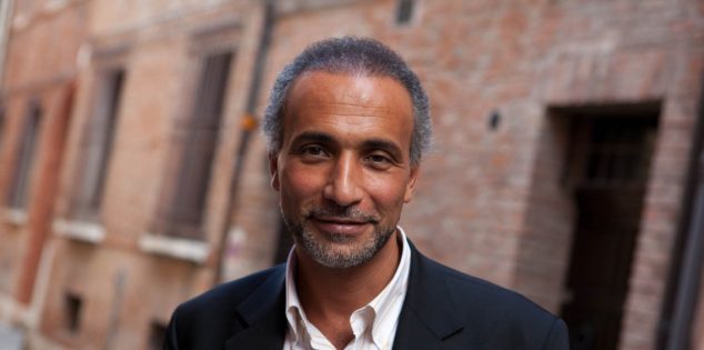 صور ورسائل جنسية..