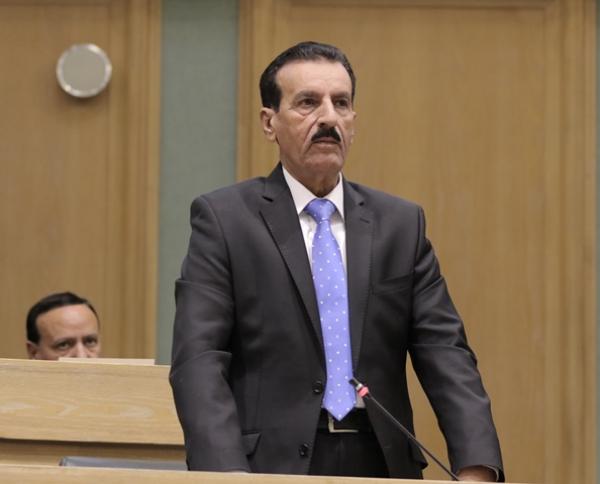 بمنحٍ وتسهيلات ووظائف..