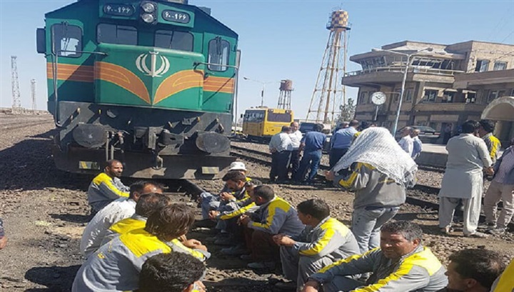 الموت للخميني.. غاضبون