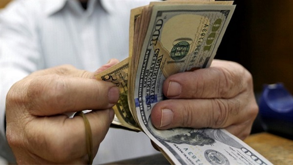 «عكس الاتجاه».. شركات