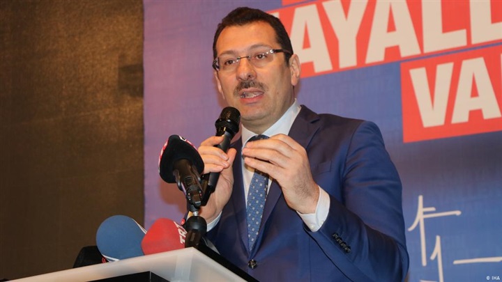 خلف الكواليس.. علاقة