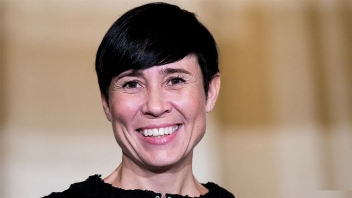 للتأكد من جنسيتهم..