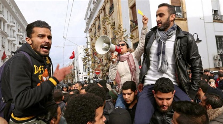 «النهضة» وعسكرة جامعات