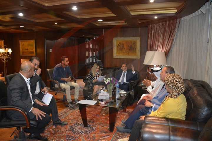 رجال المخابرات وشيوخ