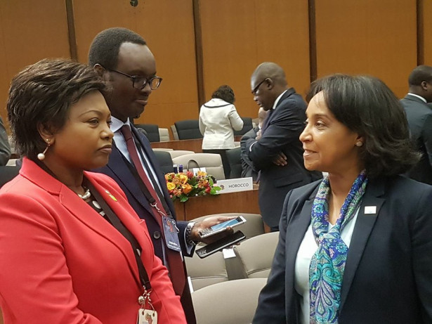 نساء في المواجهة..