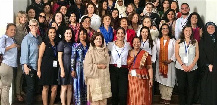 نساء في المواجهة..