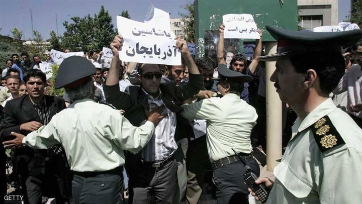 الأذريون.. شوكة في