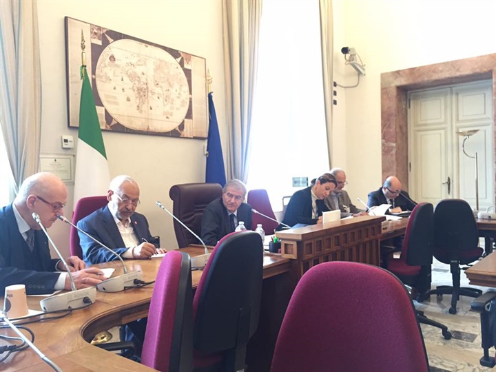 أكاذيب معتادة وتناقضات