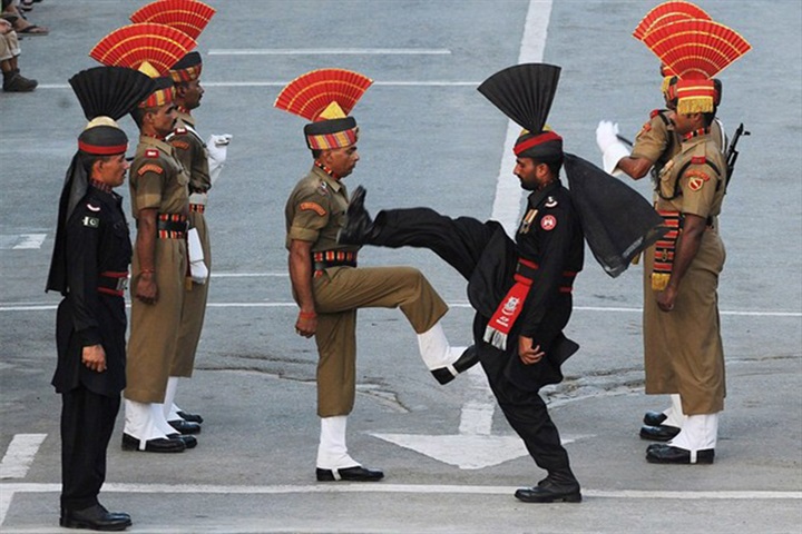 بمحاصرة سفارات الهند..