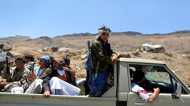 مساجين في الحرب..