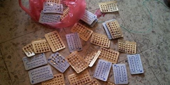 بـ«الحشيش وحبوب منع