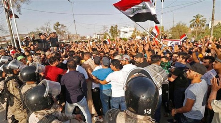 متظاهرون وقناصة..