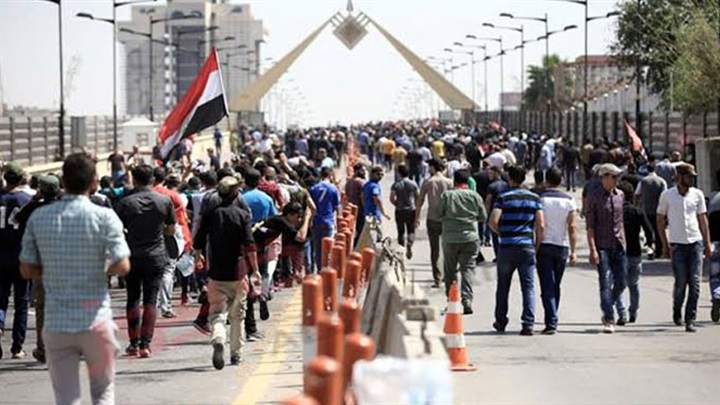 الشارع العراقي يسحق