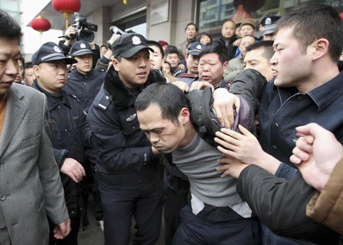 ما وراء الأبواب المغلقة..