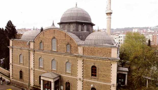 يبيع المساجد الأثرية..