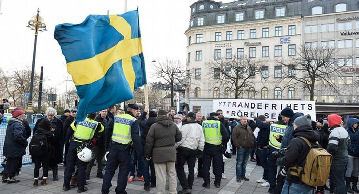 لاتهامها بتوظيف مقاتلي