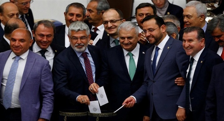 الحياة السياسية التركية