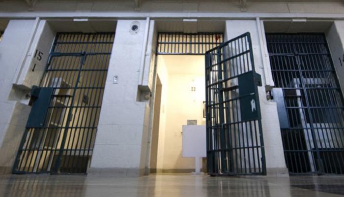 بنصف العقوبة.. سجون