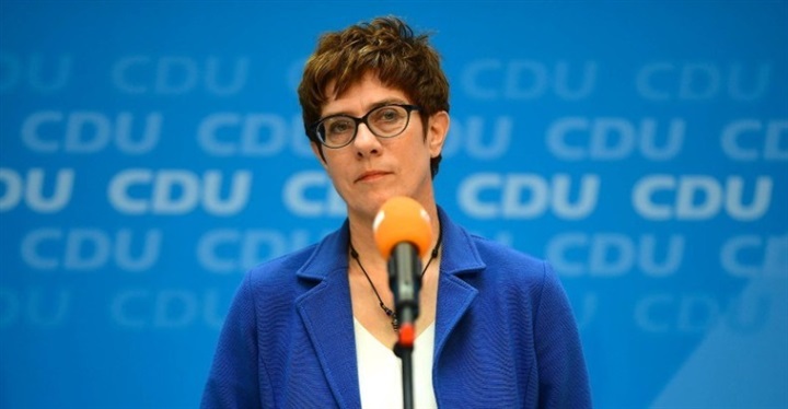 وزيرة الدفاع الألمانية