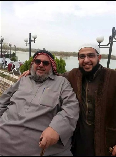 مفتي داعش مع ابنه