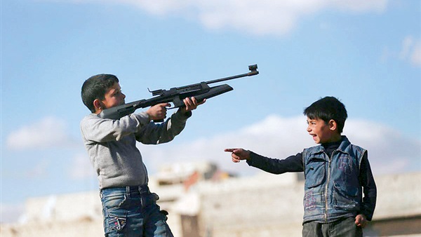 بتوقيف الدراسة وتجنيد