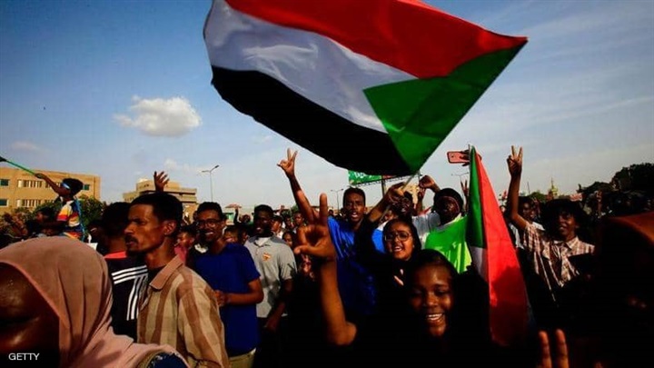 بقنوات المراسلة المصرفية..