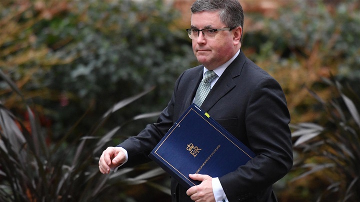 صرامة «العدل» تكافح