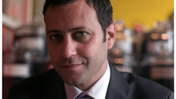  الكاتب الفرنسي مايكل