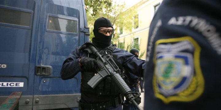 بمراكز مغلقة ودوريات