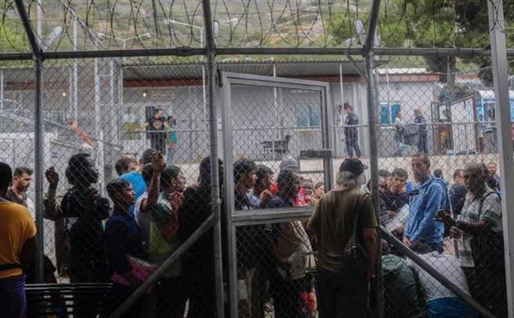 اللاجئون السوريون..