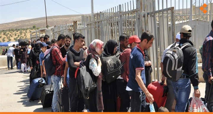 لاجئون على الشواطئ..