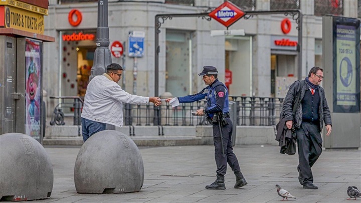 «كورونا» ينهش إسبانيا