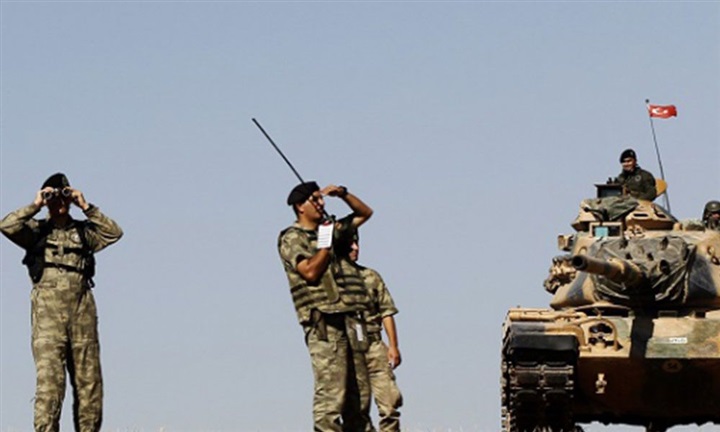القوات التركية تمارس